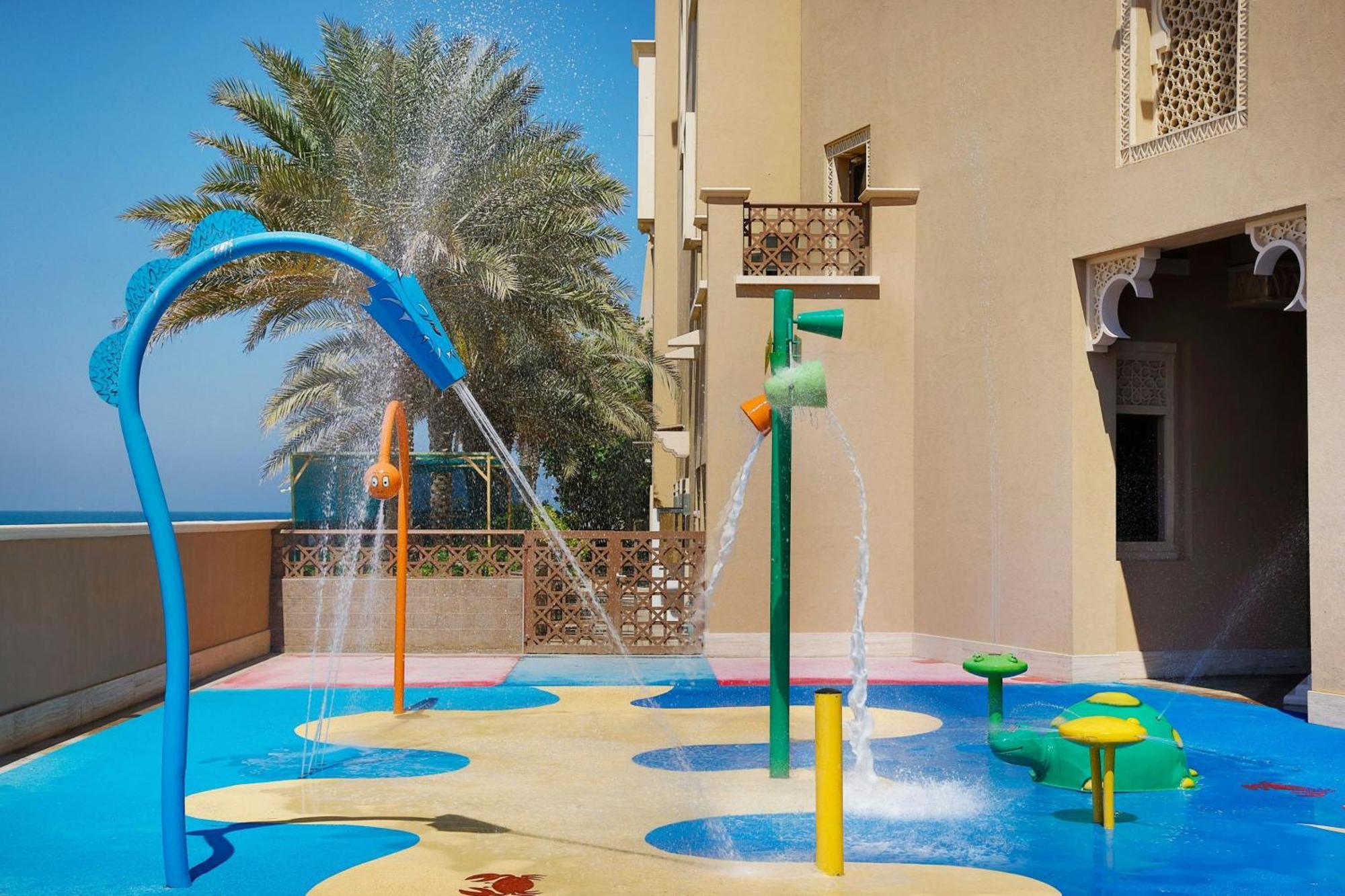 Sheraton Sharjah Beach Resort And Spa Exterior foto