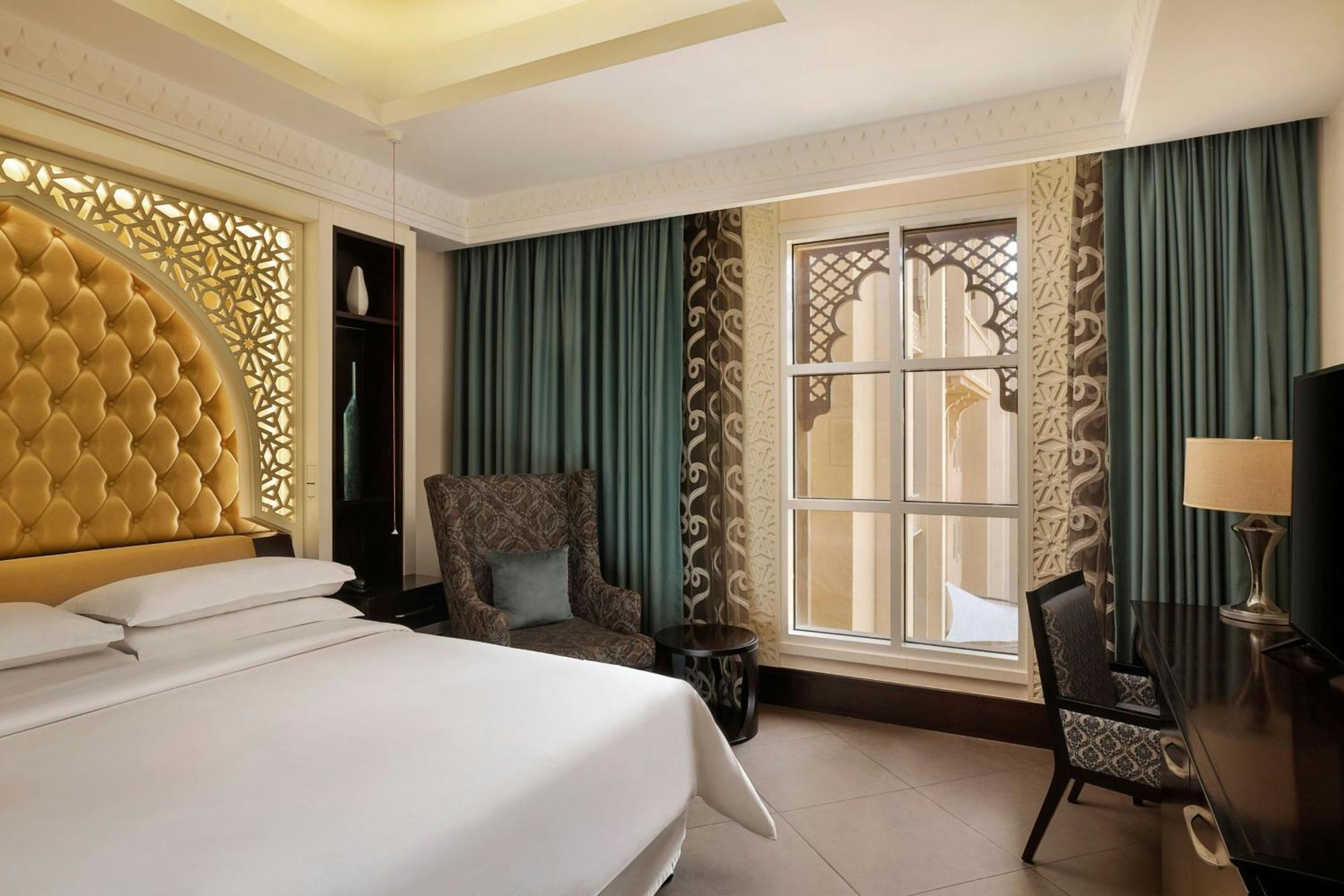 Sheraton Sharjah Beach Resort And Spa Exterior foto